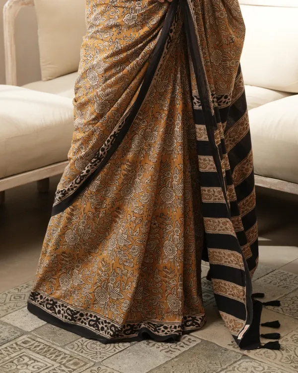 Mustard_Black_Cotton_Jaal_Printed_Mul_Saree_For_Women